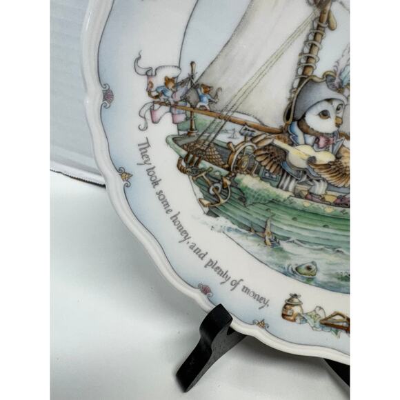 Royal Doulton “The Owl and The PussyCat” Collector Plate Bone China - Picture 7 of 10